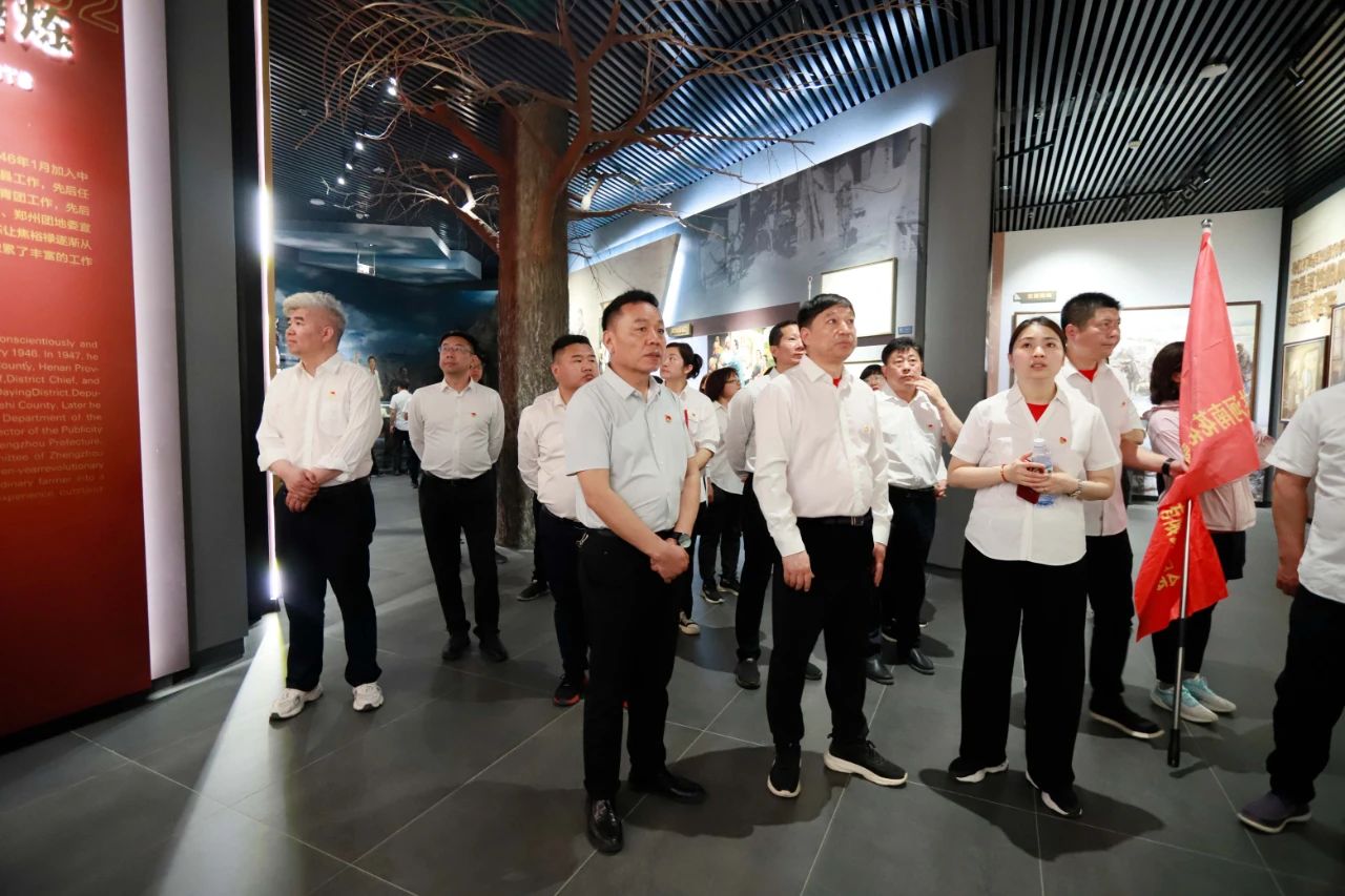 砥礪初心使命,汲取奮進(jìn)力量丨花花牛乳業(yè)集團(tuán)黨委組織開展學(xué)習(xí)“焦裕祿精神”主題黨日活動 砥礪初心使命,汲取奮進(jìn)力量丨花花牛乳業(yè)集團(tuán)黨委組織開展學(xué)習(xí)“焦裕祿精神”主題黨日活動