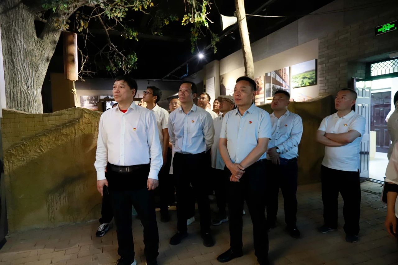 砥礪初心使命,汲取奮進(jìn)力量丨花花牛乳業(yè)集團(tuán)黨委組織開展學(xué)習(xí)“焦裕祿精神”主題黨日活動 砥礪初心使命,汲取奮進(jìn)力量丨花花牛乳業(yè)集團(tuán)黨委組織開展學(xué)習(xí)“焦裕祿精神”主題黨日活動