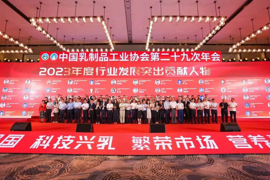 參觀拓思路 交流促發(fā)展 | 集團領導參加中乳協第二十九次年會暨中國（國際）乳業(yè)技術博覽會并到江西陽光乳業(yè)參觀座談