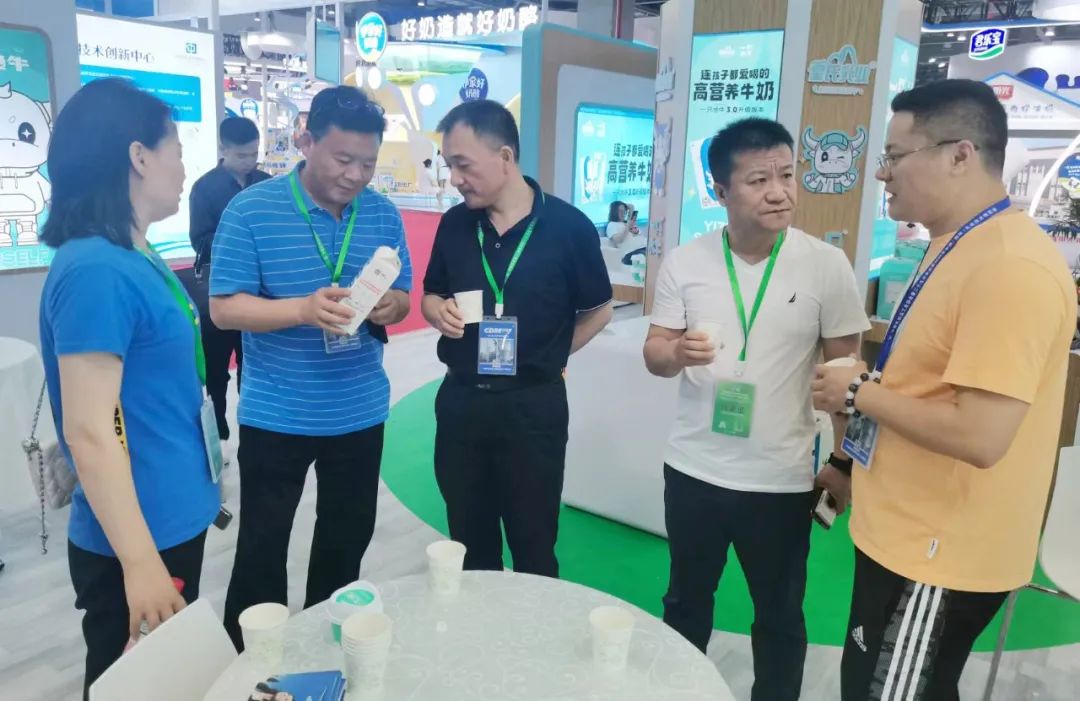 參觀拓思路 交流促發(fā)展 | 集團領導參加中乳協第二十九次年會暨中國（國際）乳業(yè)技術博覽會并到江西陽光乳業(yè)參觀座談