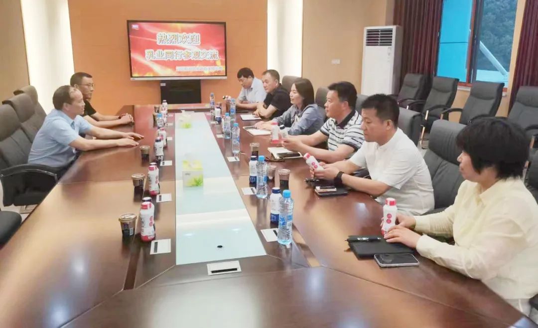 參觀拓思路 交流促發(fā)展 | 集團領導參加中乳協第二十九次年會暨中國（國際）乳業(yè)技術博覽會并到江西陽光乳業(yè)參觀座談