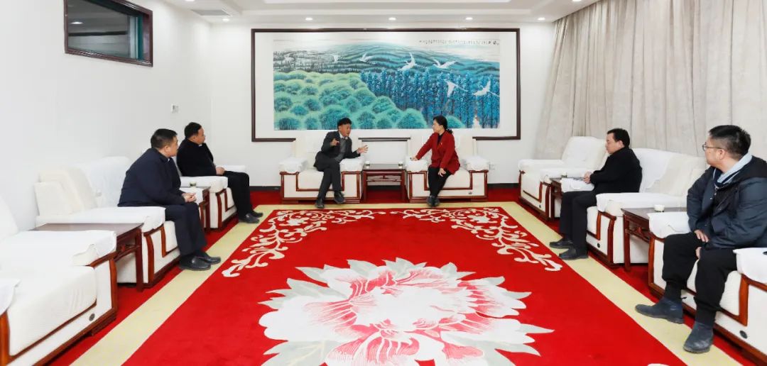 發揮產業優勢 助力鄉村振興 | 民權縣委副書記、縣長王靜嫻會見關曉彥董事長一行 發揮產業優勢 助力鄉村振興 | 民權縣委副書記、縣長王靜嫻會見關曉彥董事長一行