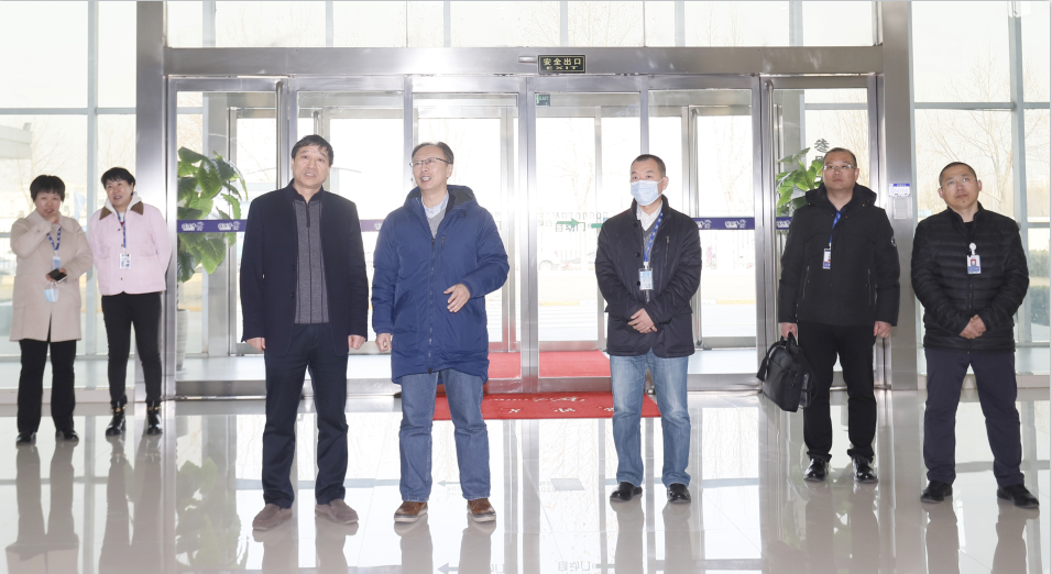 花花牛丨東北農(nóng)大食品學院院長、中原食品實驗室首席科學家姜毓君教授蒞臨花花牛乳業(yè)集團調(diào)研 花花牛丨東北農(nóng)大食品學院院長、中原食品實驗室首席科學家姜毓君教授蒞臨花花牛乳業(yè)集團調(diào)研