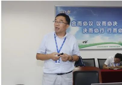 繼往開來 · 再創(chuàng)輝煌 | 花花牛乳業(yè)集團召開9月營銷、養(yǎng)殖及飼料月度經(jīng)營工作會議