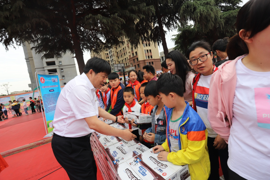 花花牛|六一關愛兒童，讓愛灑滿人間