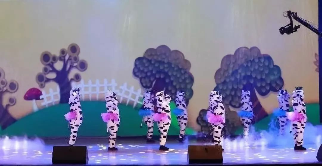 “贏在2019”,花花牛乳業(yè)集團2019年新春晚會盛大開幕 “贏在2019”,花花牛乳業(yè)集團2019年新春晚會盛大開幕