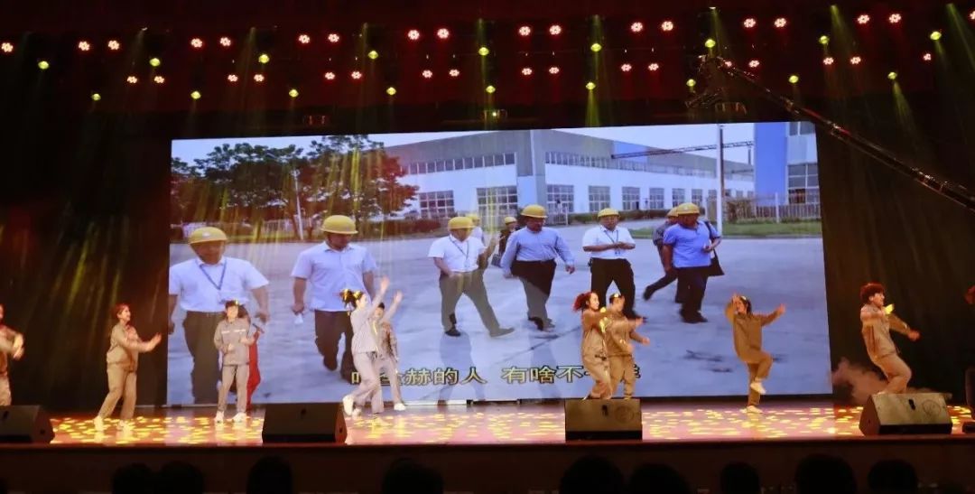 “贏在2019”,花花牛乳業(yè)集團2019年新春晚會盛大開幕 “贏在2019”,花花牛乳業(yè)集團2019年新春晚會盛大開幕