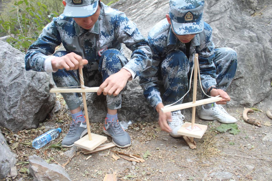 組織開展戶外拓展訓練活動
