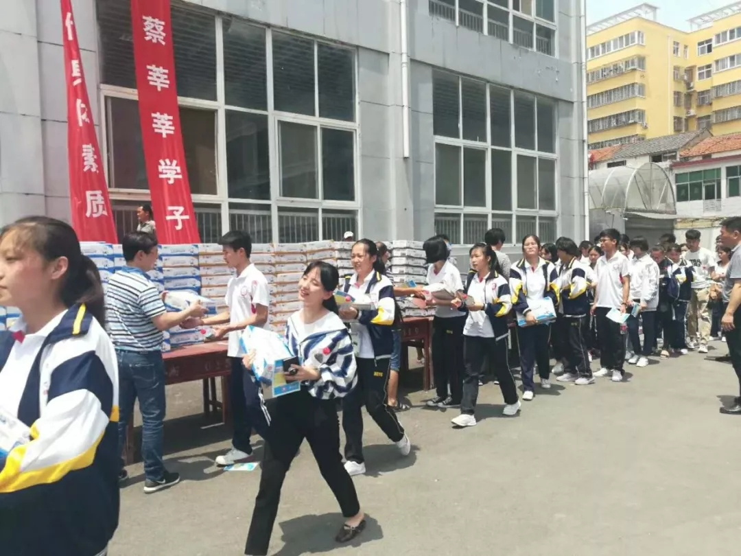 花花牛|捐助教育100萬元！做公益，我們是認真的！