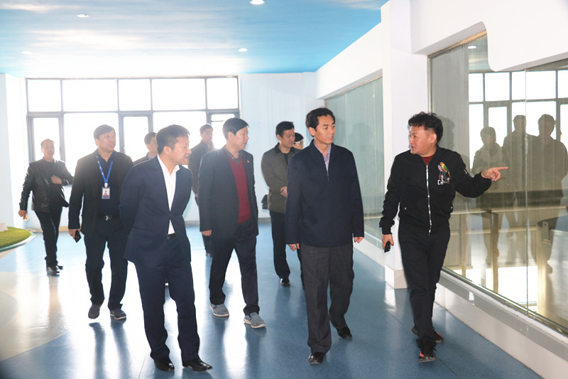 封丘縣縣長王獻臣一行蒞臨 花花牛集團養殖、乳品事業部參觀調研