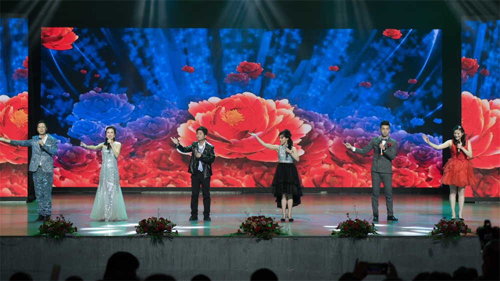 “不忘初心、聚力前行” 花花牛集團(tuán)2018迎新春聯(lián)歡會隆重舉行