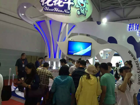 花花牛牛氣沖天！農業部長品嘗“領暢”點贊，又獲國際奶業平臺青睞