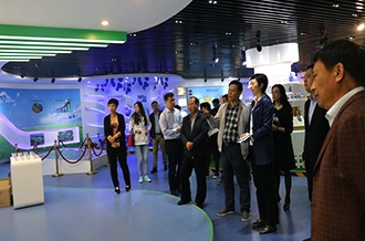 鄭州市二七區(qū)區(qū)委、統(tǒng)戰(zhàn)部部長王玉紅蒞臨花花牛生物科技有限公司參觀指導(dǎo)