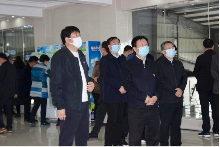 平頂山市委書記周斌一行蒞臨花花牛乳業(yè)集團 魯山瑞亞牧業(yè)有限公司調(diào)研疫情防控和復工復產(chǎn)情況